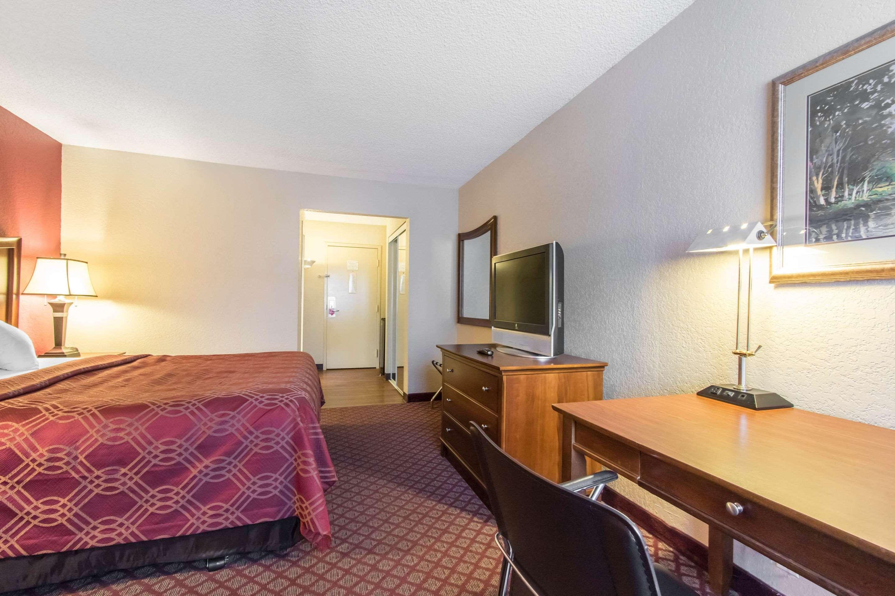 Econo Lodge Inn & Suites Joplin Eksteriør billede